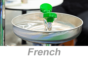 Using Eyewashes and Emergency Showers (French)